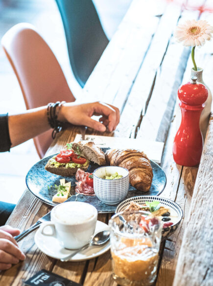 Reichhaltiges Frühstück im Hotel Falkenstein