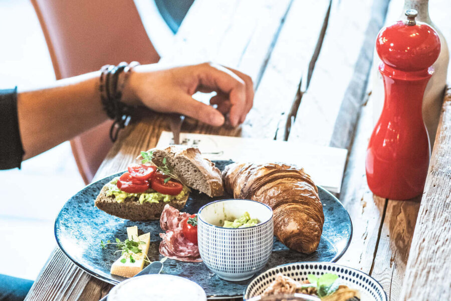 Reichhaltiges Frühstück im Hotel Falkenstein