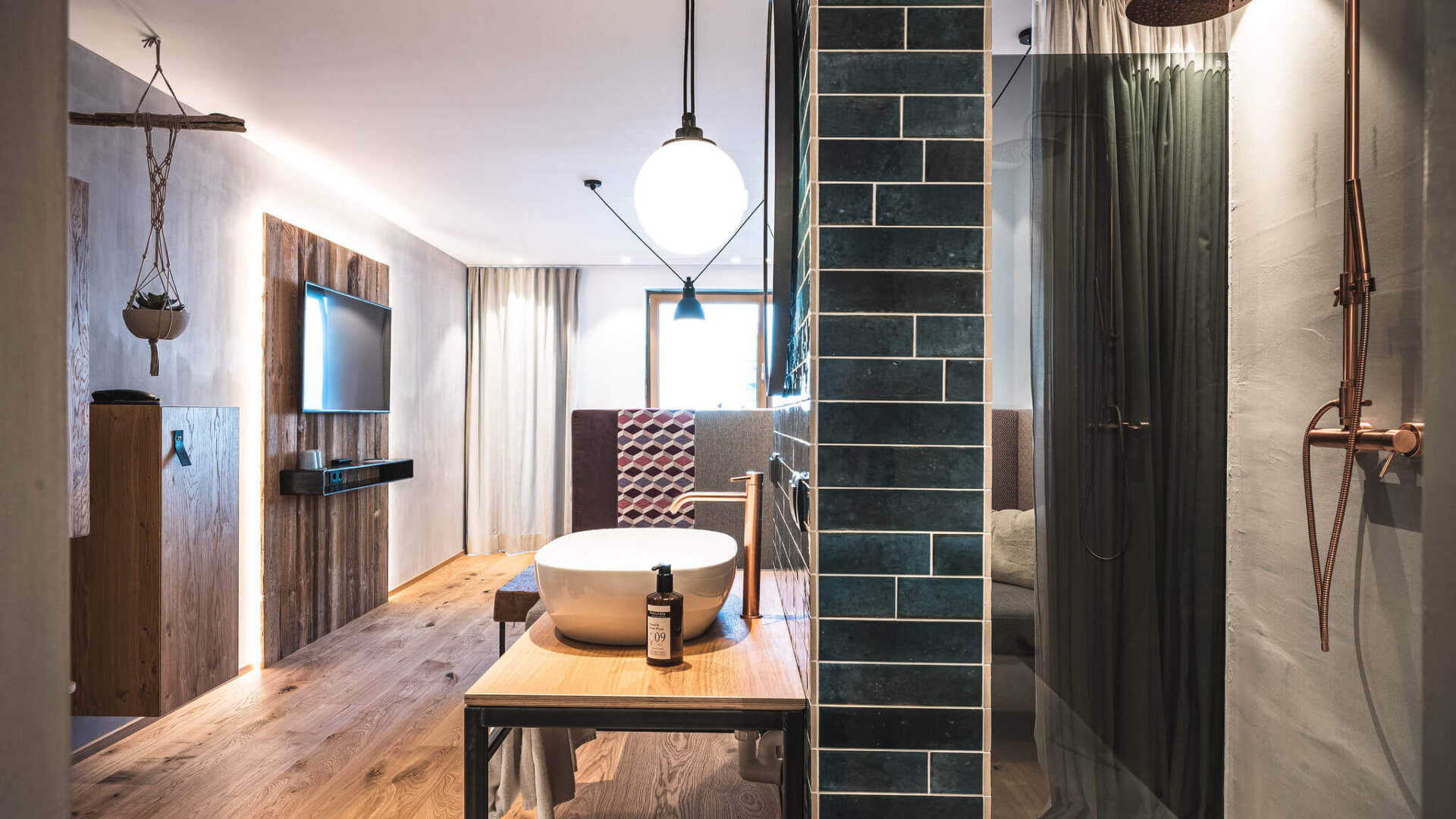 Studio Wolke 7 Dusche und Waschbecken