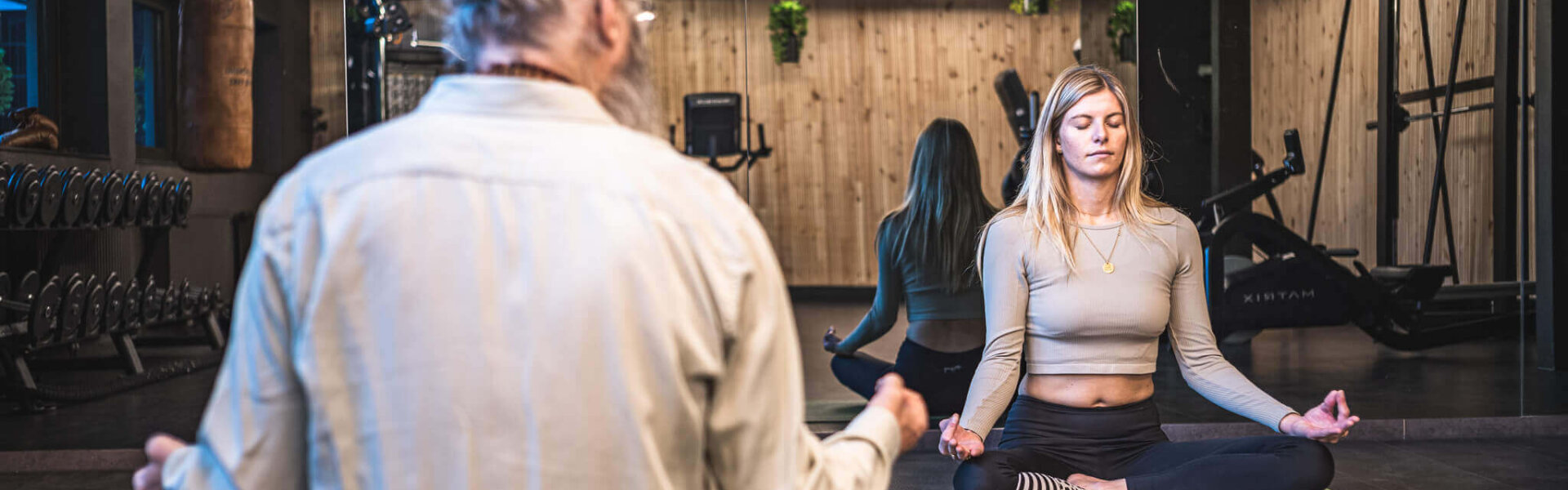 Yoga im Fitnessstudio