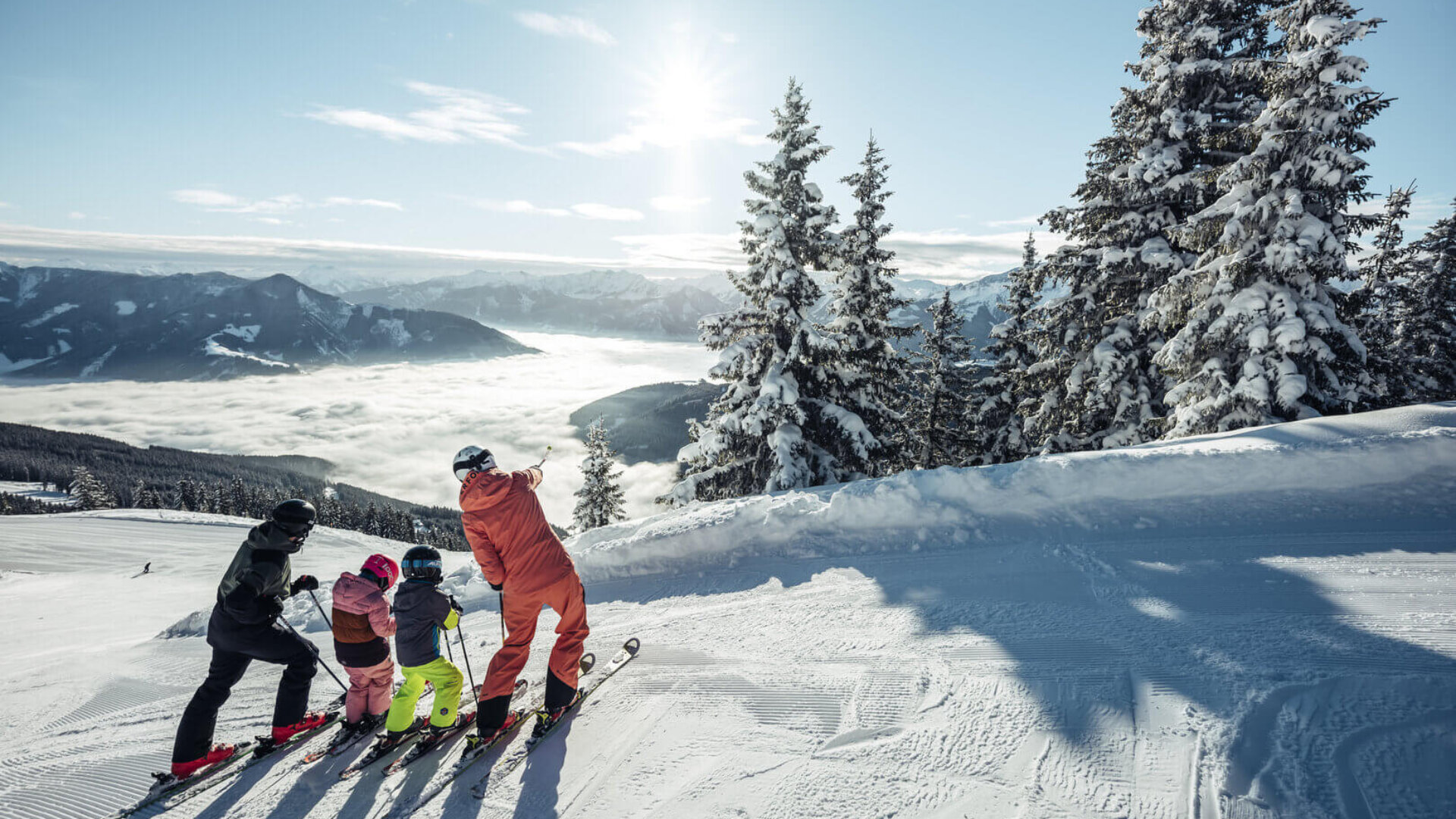 Familie mit Kindern beim Skifahren, Zell am See Kaprun