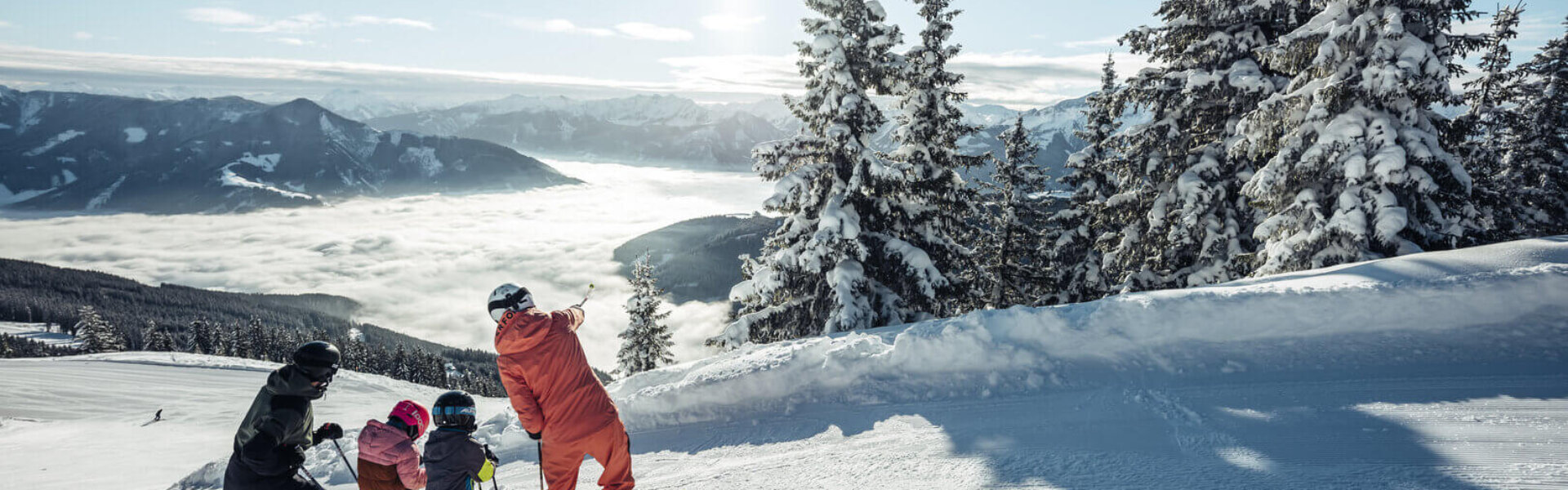 Familie mit Kindern beim Skifahren, Zell am See Kaprun