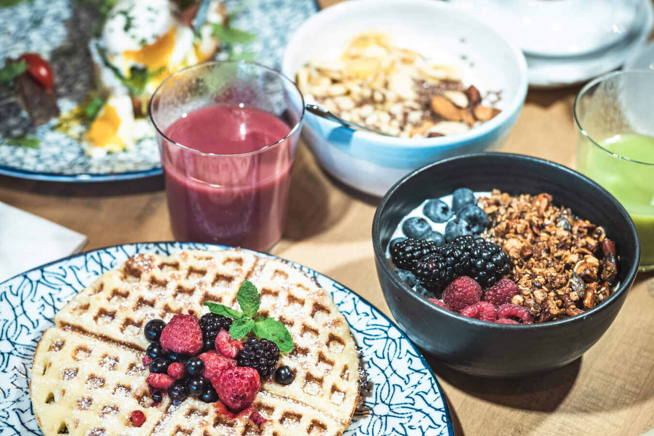 Waffeln mit Beeren, Frühstück im Hotel Falkenstein in Kaprun