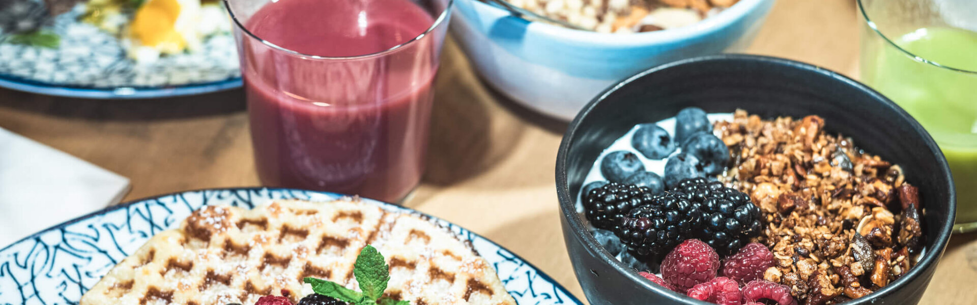 Waffeln mit Beeren, Frühstück im Hotel Falkenstein in Kaprun
