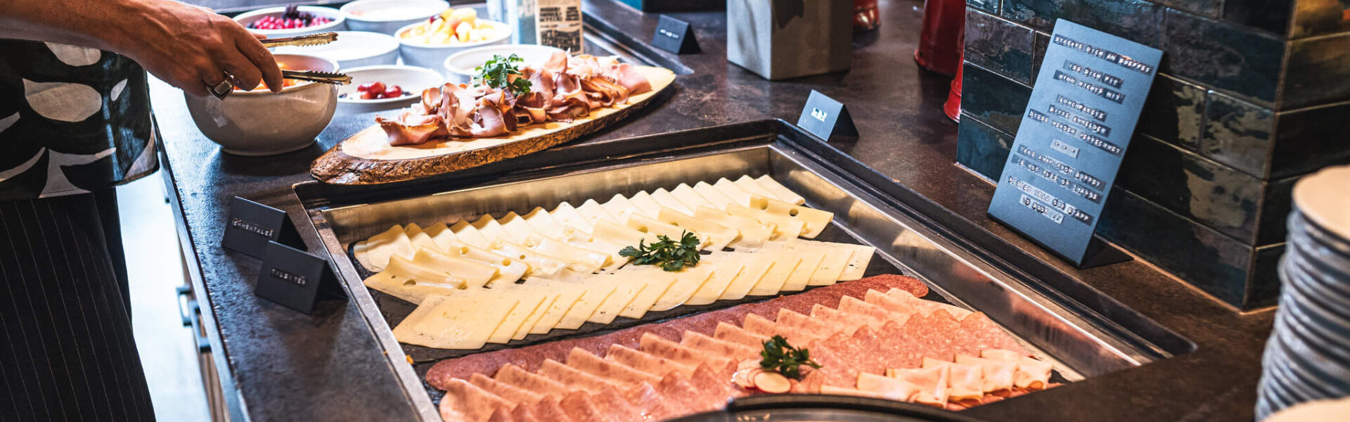 Regionales Frühstücksbuffet im Hotel Falkenstein in Kaprun