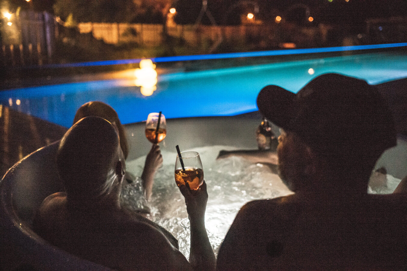Gemütlicher Abendausklang am Pool