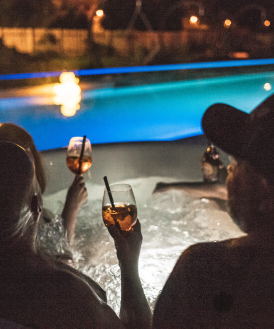 Gemütlicher Abendausklang am Pool