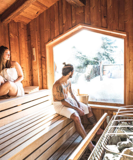 Paar in der Almsauna