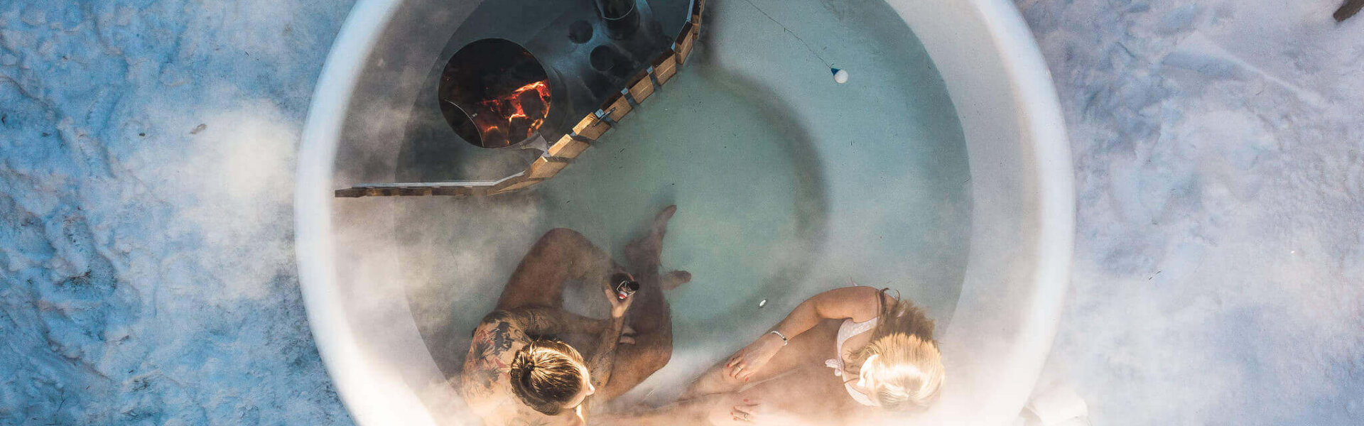 Paar im private Spa Hot Tub