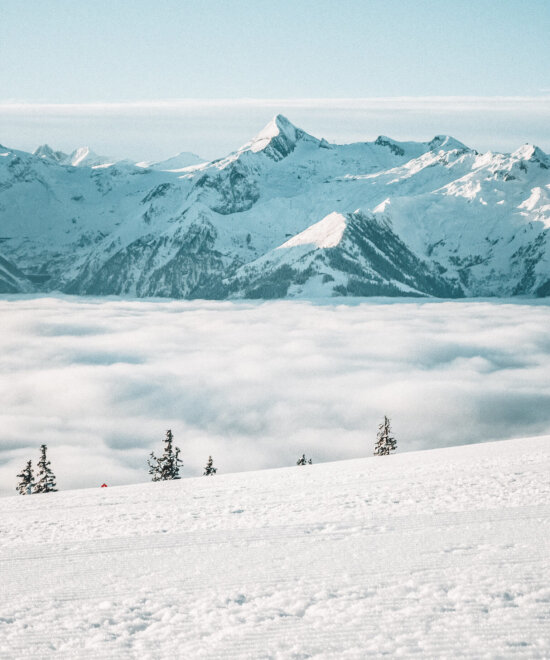 Skipiste im Nebel