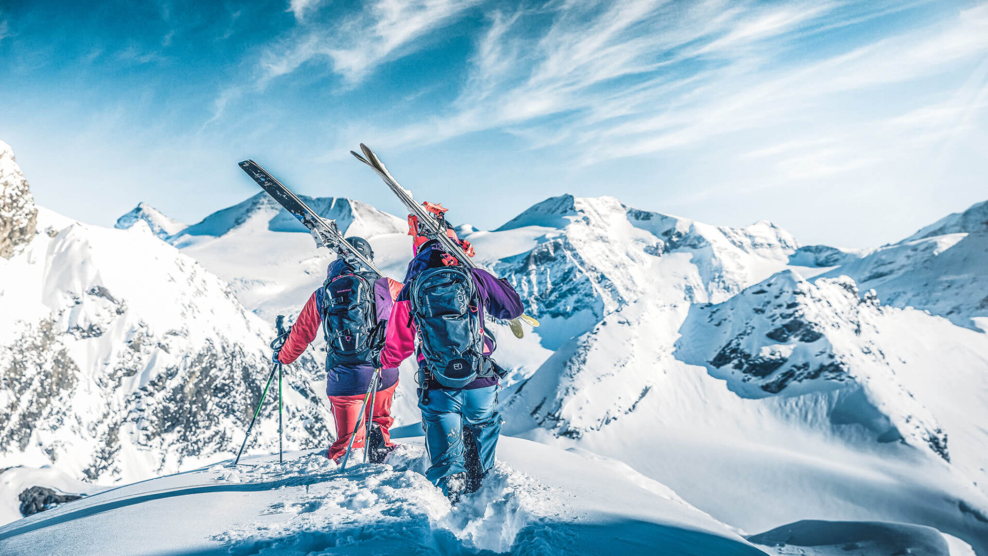 Skitourengeher am Gipfel