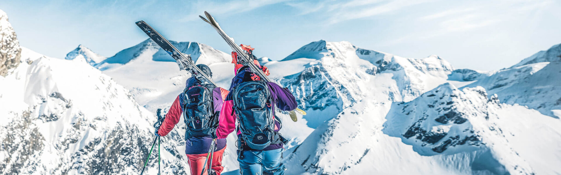 Skitourengeher am Gipfel