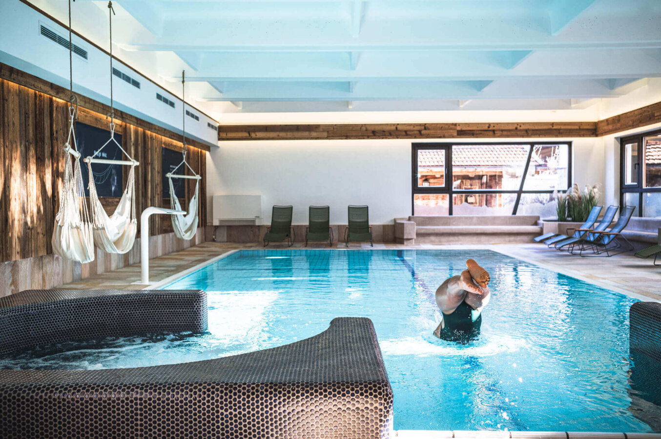 Ein erfrischender Sprung ins Hallenbad