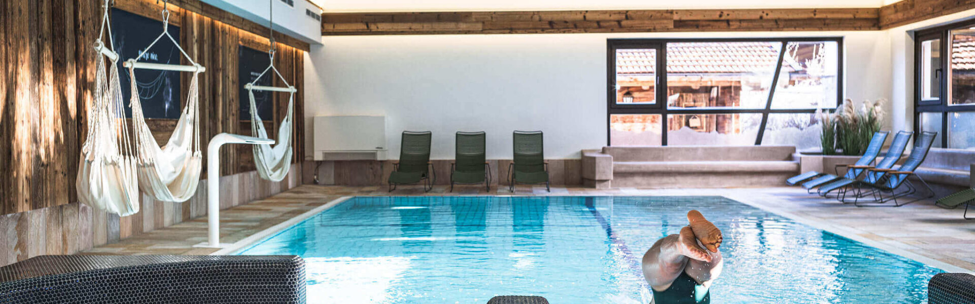 Ein erfrischender Sprung ins Hallenbad