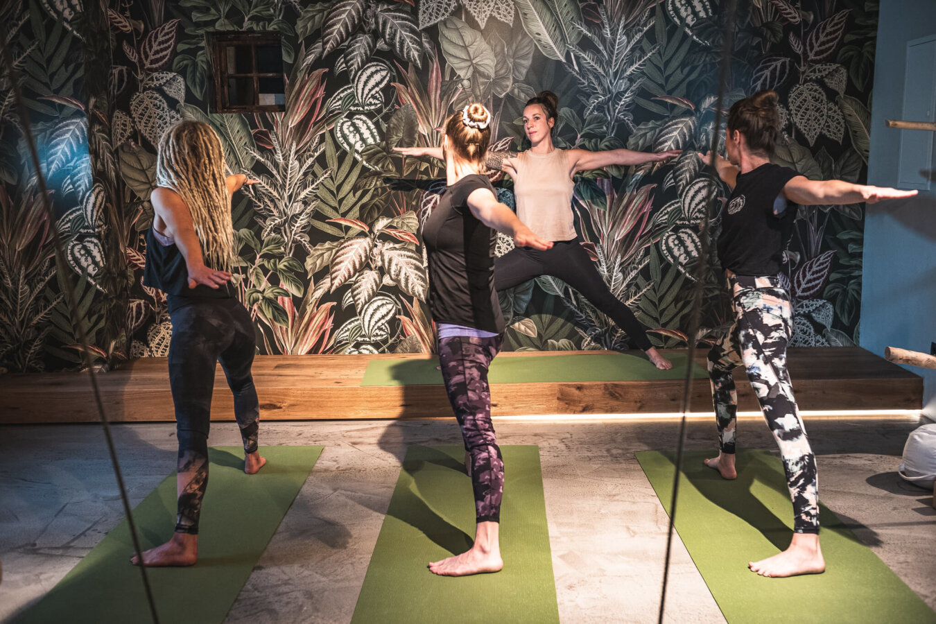 Yogagruppe im Flying Spa