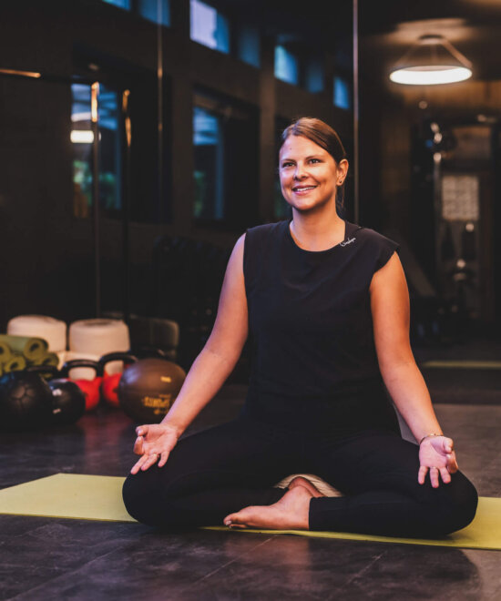 CORE-Yoga-Niki
