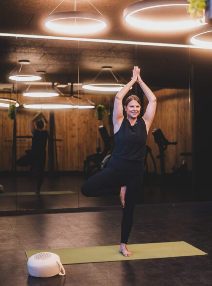 CORE-Yoga-einbeinig